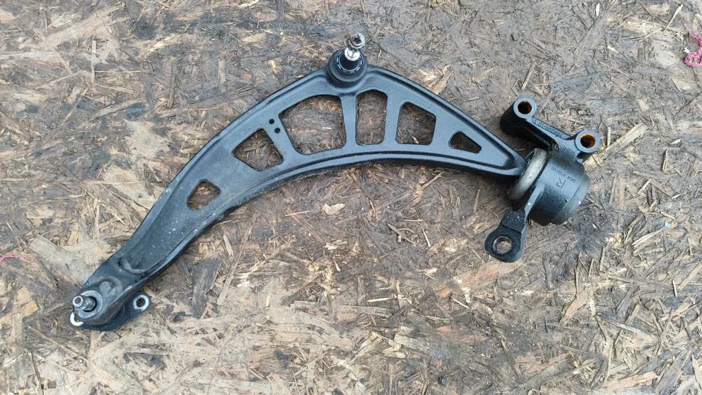 Front lower control arm/wishbone 9806520