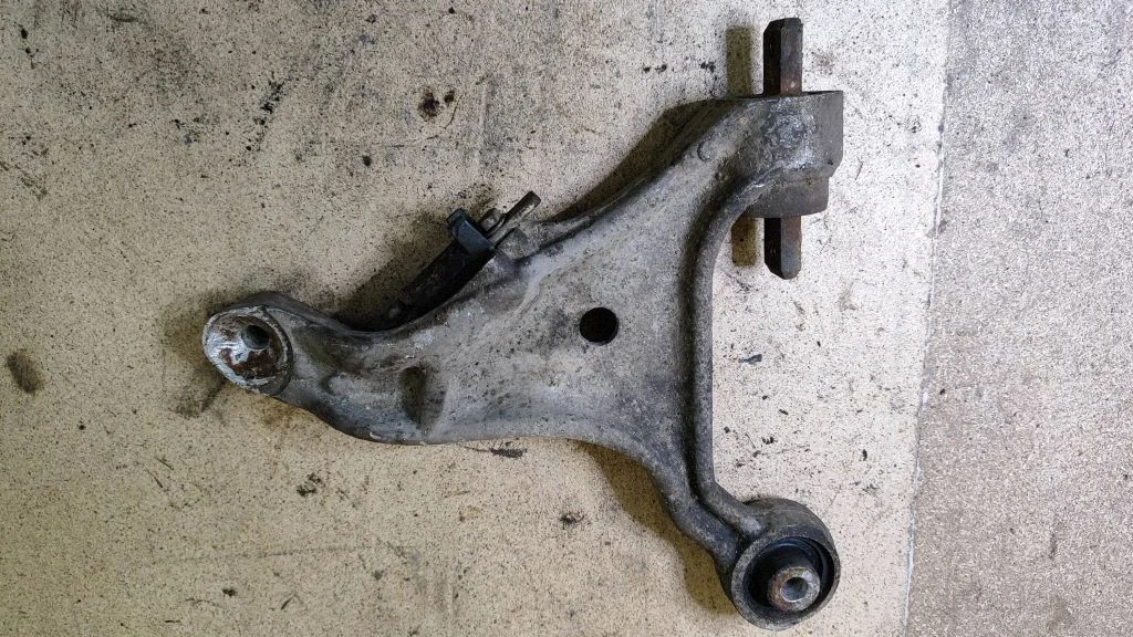 Front lower control arm/wishbone – Volvo V70 (2000-2004)