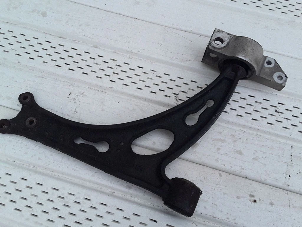 Front lower control arm/wishbone 1K0407153C
