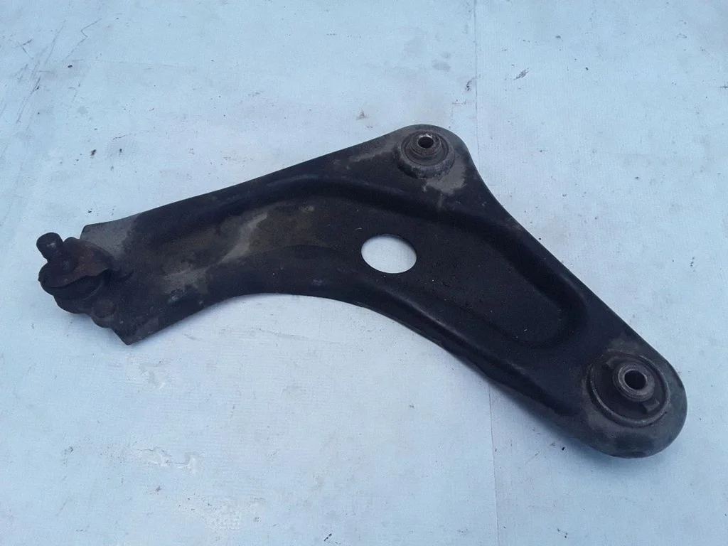 Front lower control arm/wishbone – left