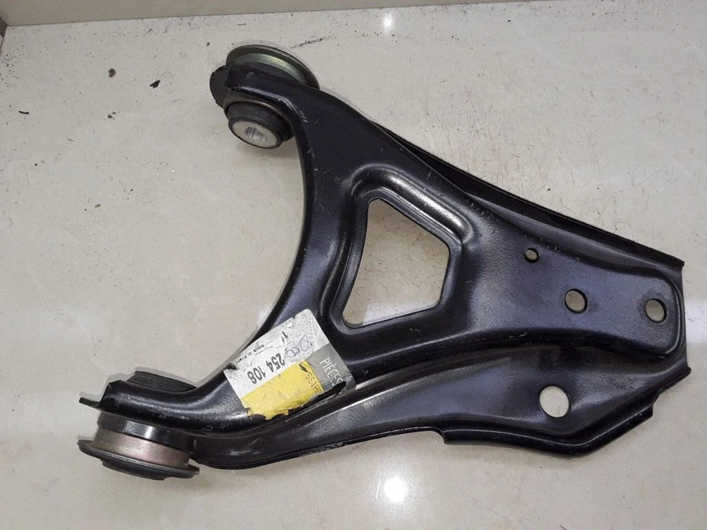 Front lower control arm/wishbone 8200254108