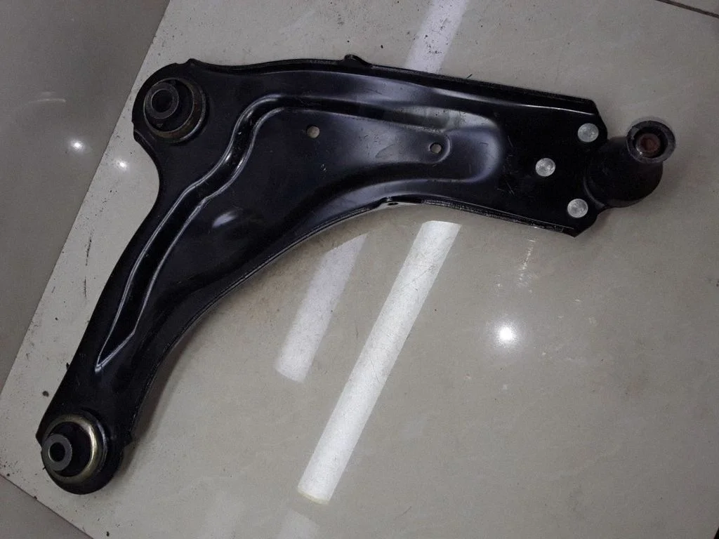 Front lower control arm/wishbone 8200452716