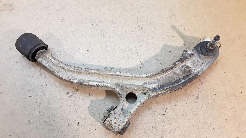 Eesmine alumine õõtshoob 04694973AA