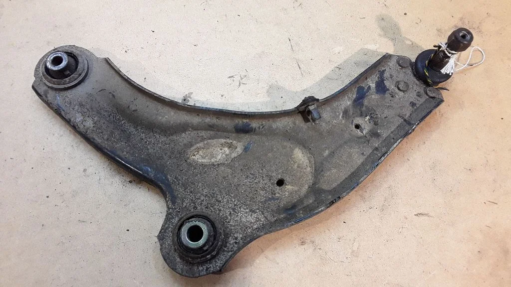 Front lower control arm/wishbone – left