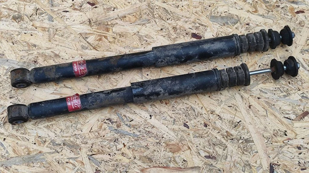 Rear shock absorber/damper UF13