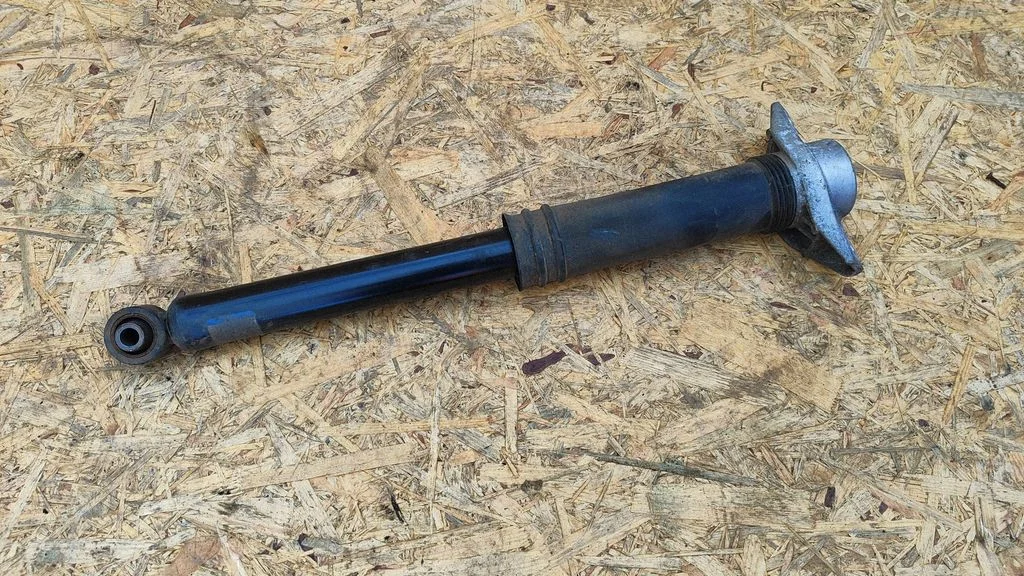 Rear shock absorber/damper 562106UM3A