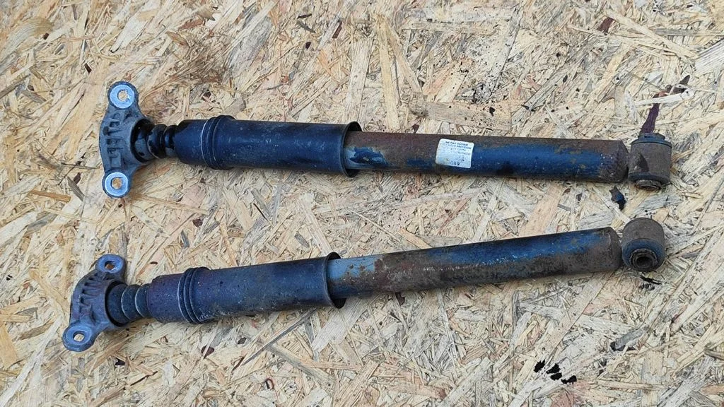 Rear shock absorber/damper