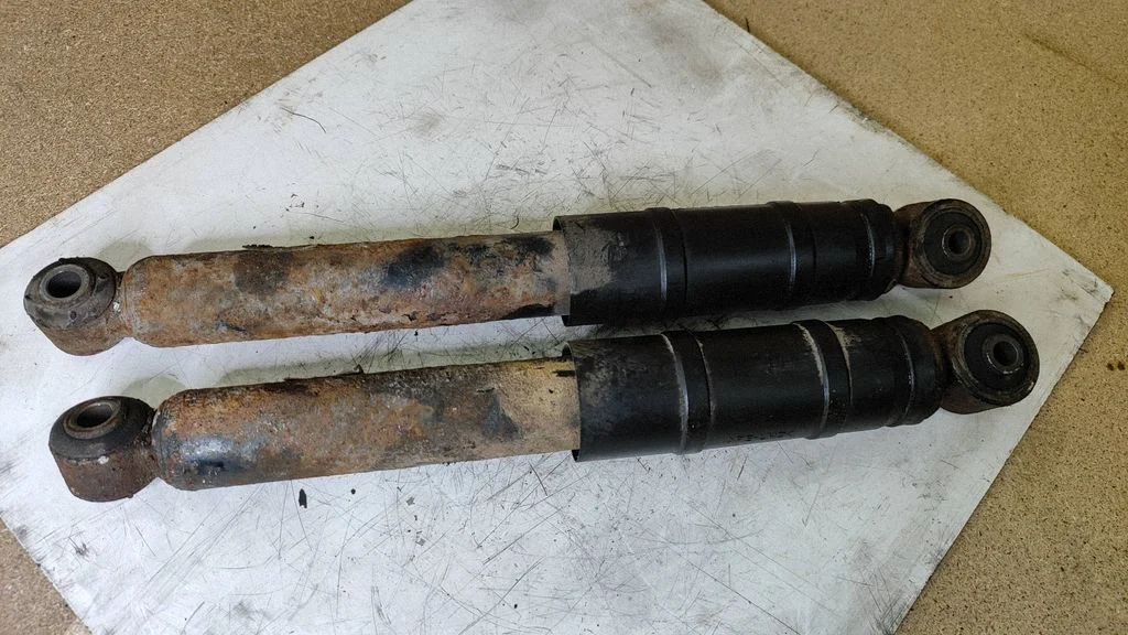 Rear shock absorber/damper