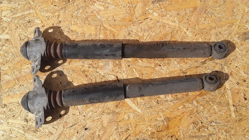 Rear shock absorber/damper