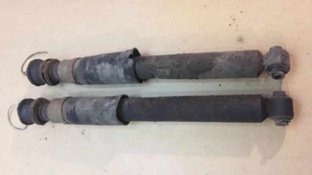Rear shock absorber/damper