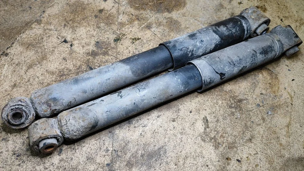 Rear shock absorber/damper 56210JD03B