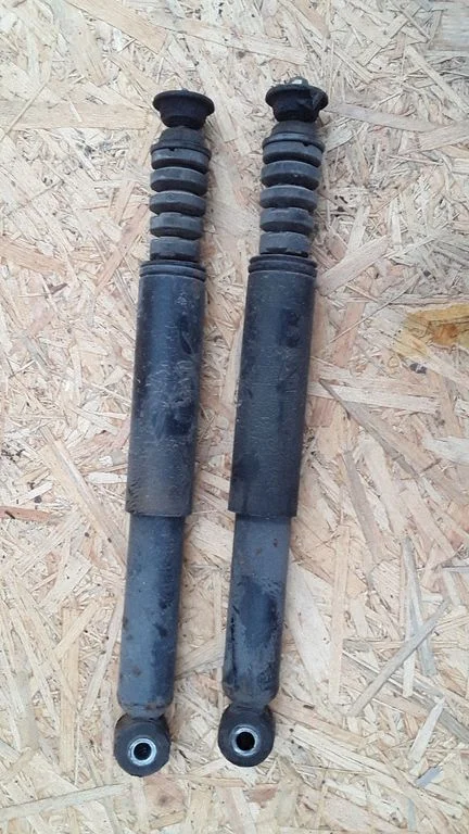 Rear shock absorber/damper