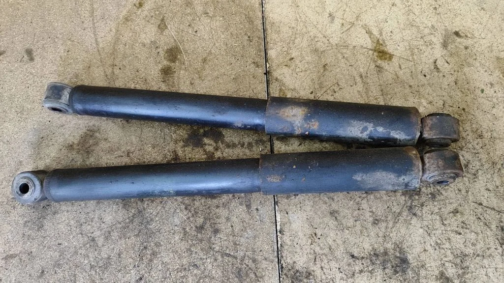 Rear shock absorber/damper GS1M28700E