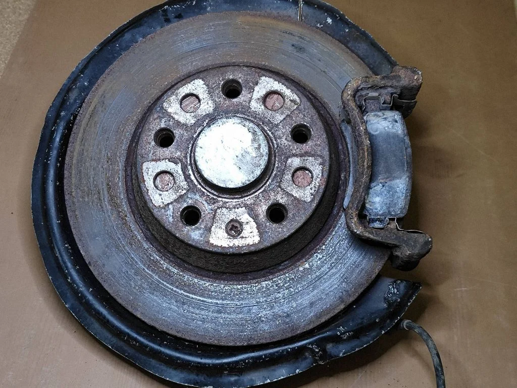 Rear wheel hub – Volkswagen Passat B5.5 (2001-2005)