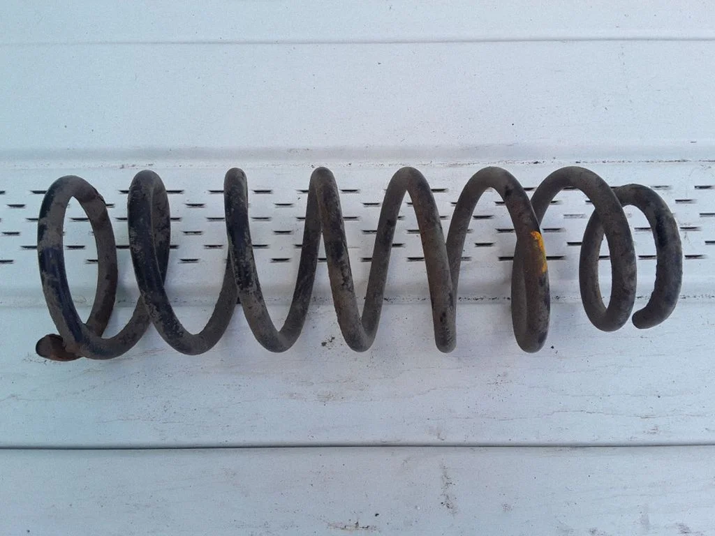 Rear coil spring – Toyota Corolla Verso E121 (2001-2004)