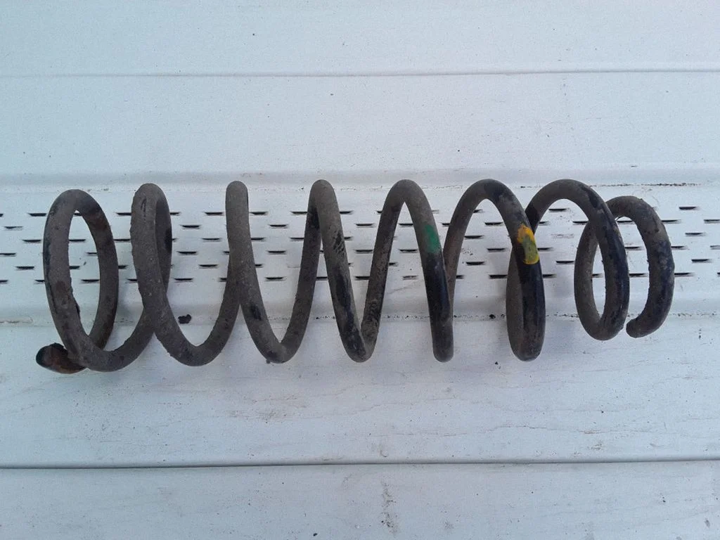 Rear coil spring – Toyota Corolla Verso E121 (2001-2004)