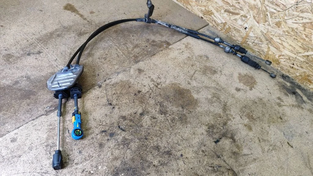 Gear shift cable linkage – Toyota Auris 150 (2006-2012)