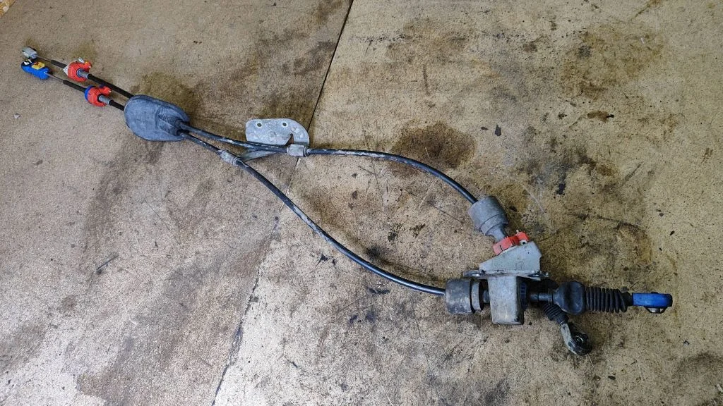 Gear shift cable linkage – Nissan Qashqai+2 (2008-2010)