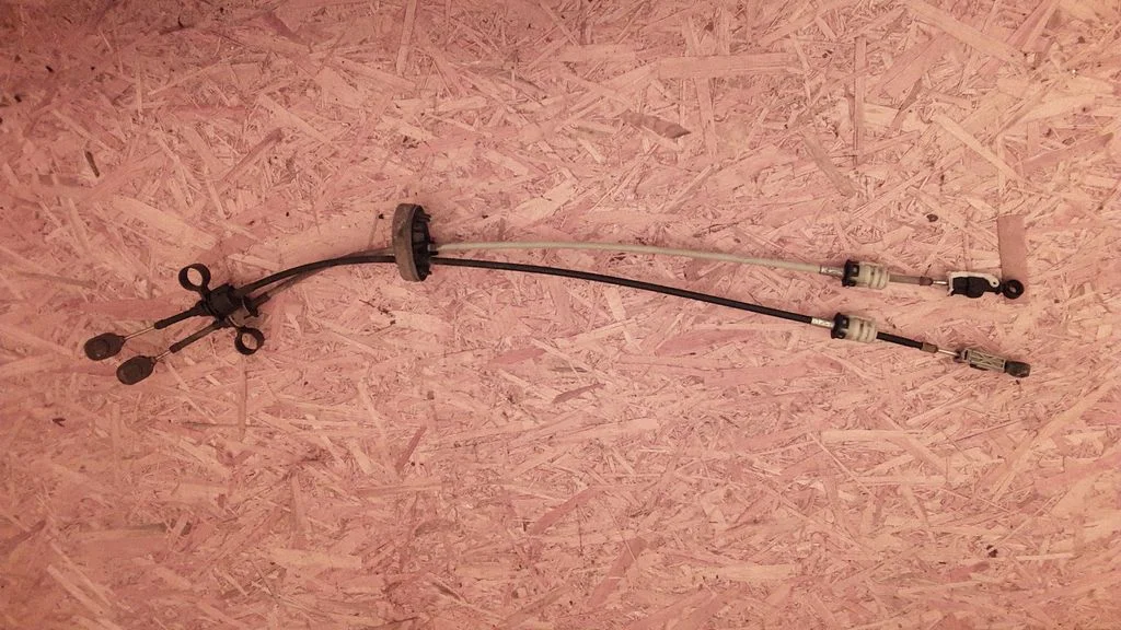 Gear shift cable linkage – Opel Signum (2003-2008)