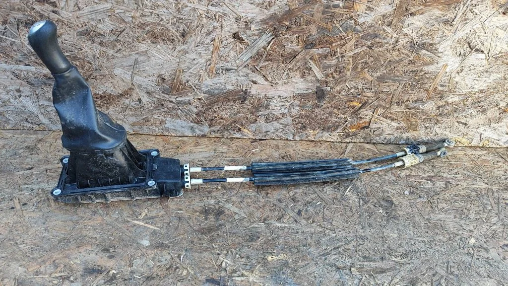 Gear selector mechanism 049016560R