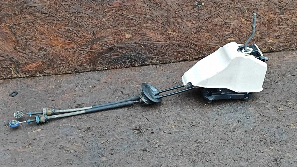 Gear selector mechanism 9684581680