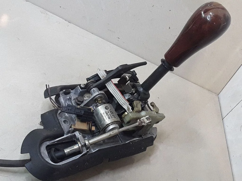 Gear selector mechanism 1422833C