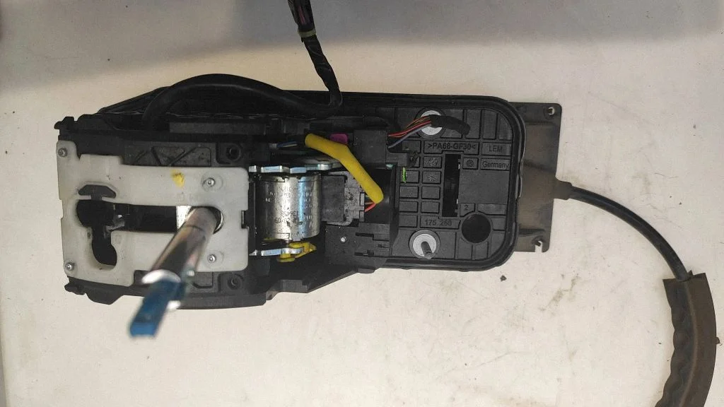 Gear selector mechanism 3C1713025H