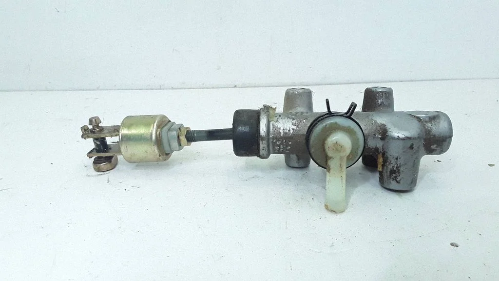 Siduri peasilinder – Toyota Avensis T250 (2003-2006)