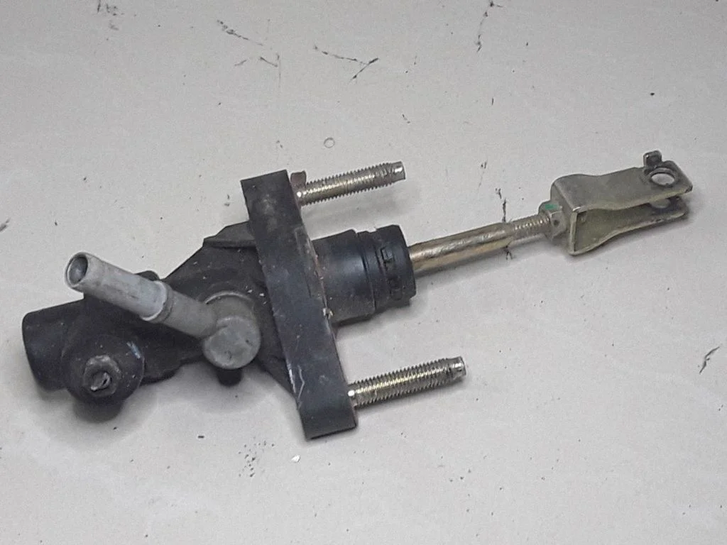 Siduri peasilinder – Toyota Avensis T250 (2006-2009)