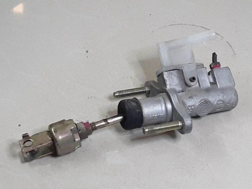 Siduri peasilinder – Toyota Corolla Verso E121 (2001-2004)