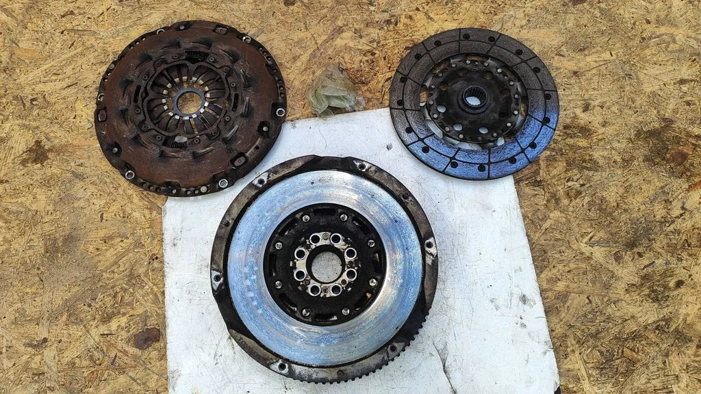 Sidurikomplekt – Lexus IS 220D-250-350 (2006-2013)