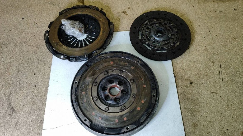 Clutch set kit – Volvo V50 (2004-2007)