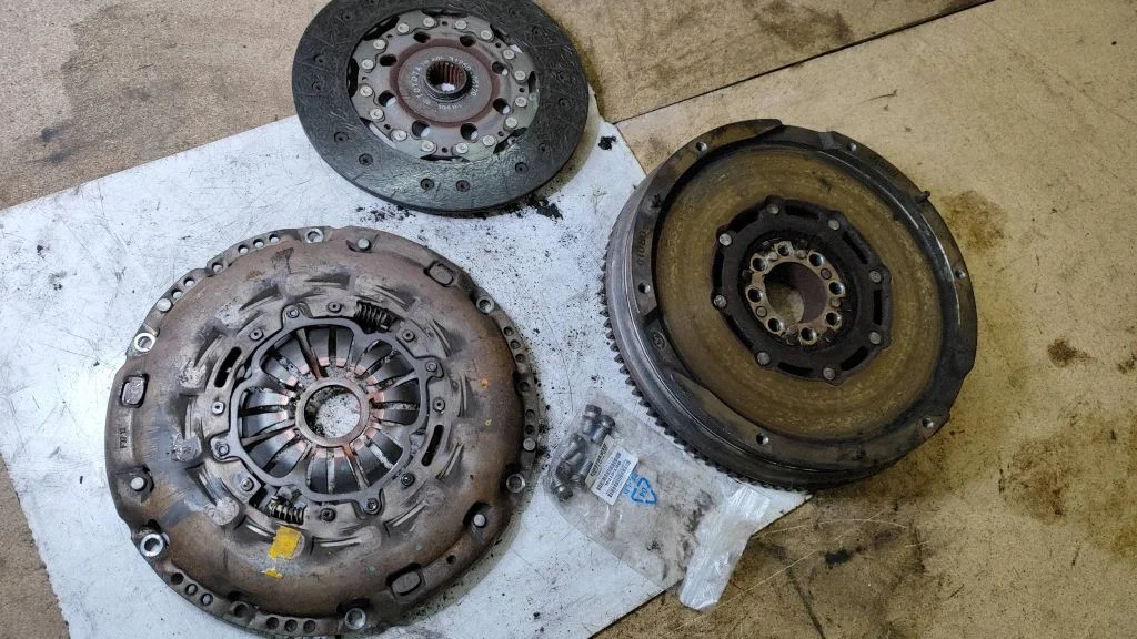 Clutch set kit – Toyota Avensis T250 (2006-2009)