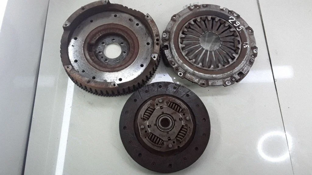 Clutch set kit – Renault Megane II (2002-2005)