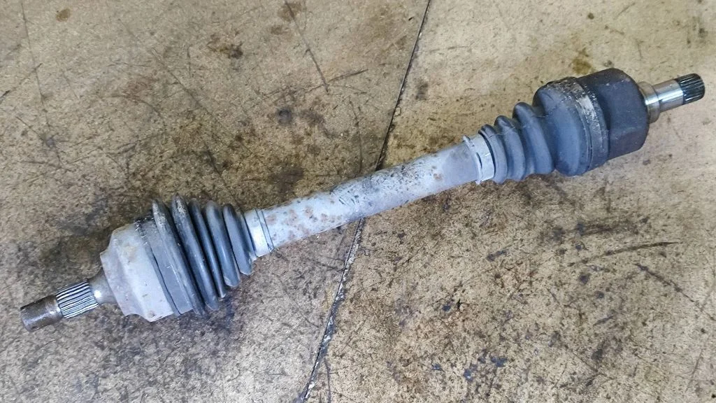Front driveshaft – left
