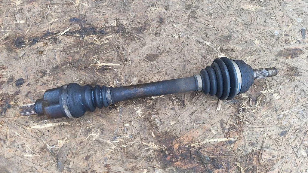 Front driveshaft – left
