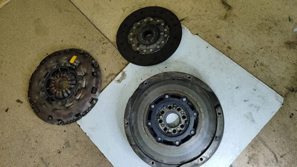 Clutch set kit – Toyota Avensis T250 (2006-2009)