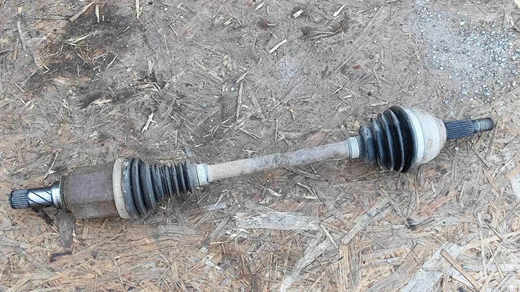 Front driveshaft – left