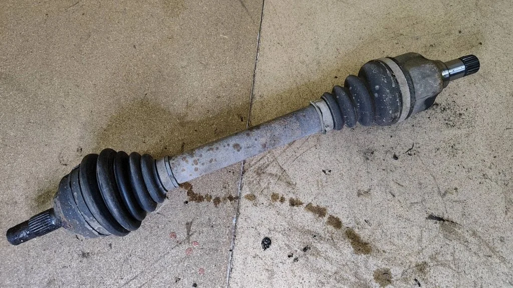 Front driveshaft – left