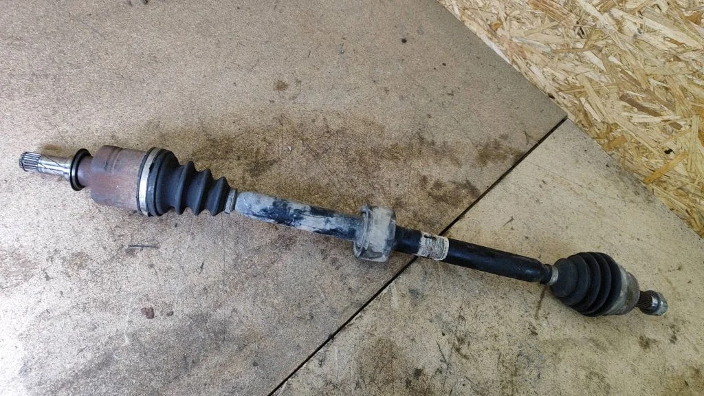 Front driveshaft 10020899