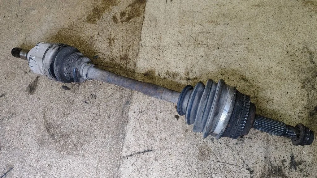 Front driveshaft – Toyota Yaris Verso (1999-2005)
