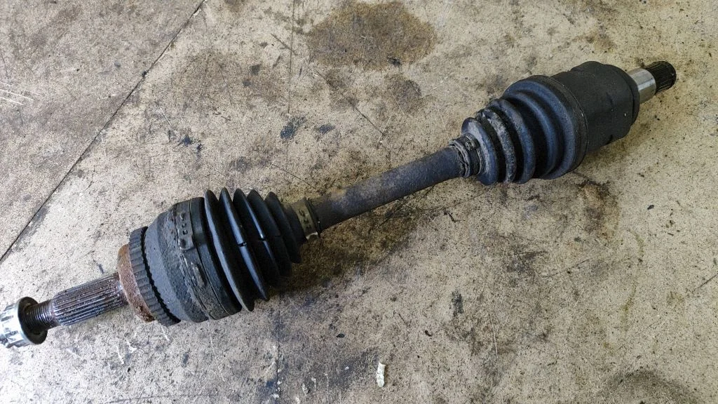 Front driveshaft – left