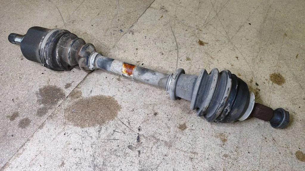 Front driveshaft – left