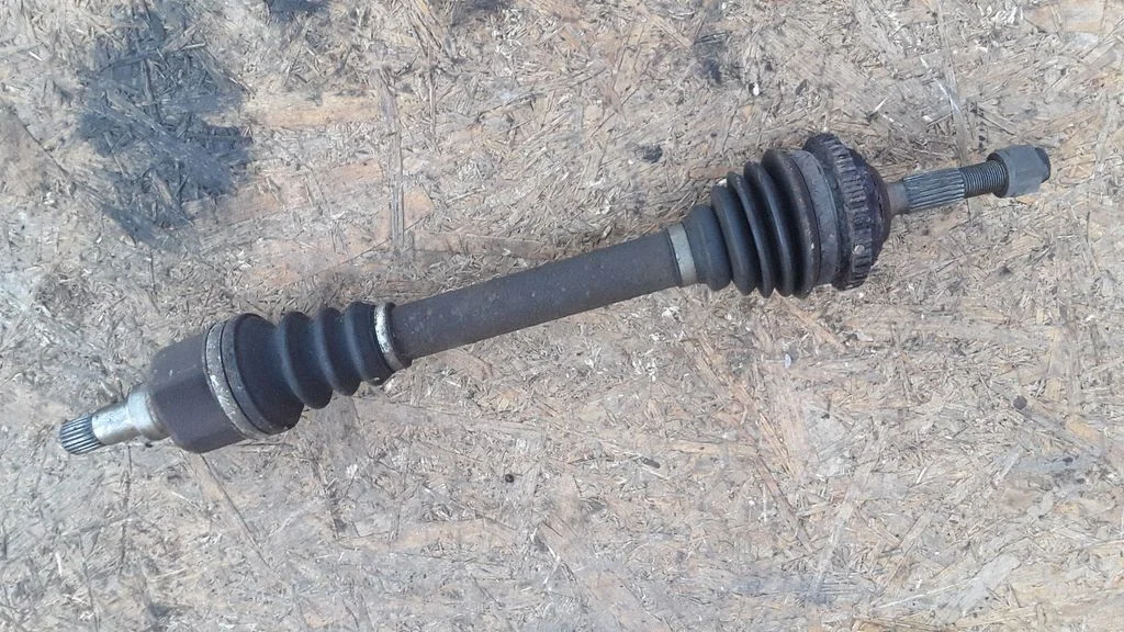 Front driveshaft – left