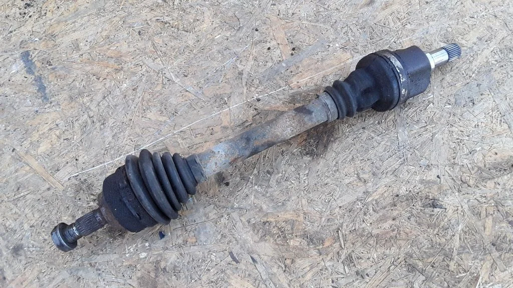 Front driveshaft – left