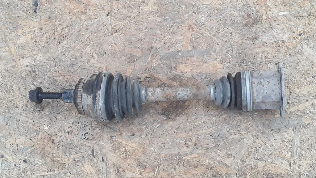 Front driveshaft – left