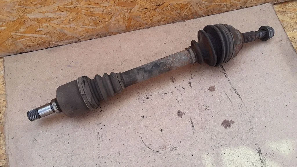 Front driveshaft – left