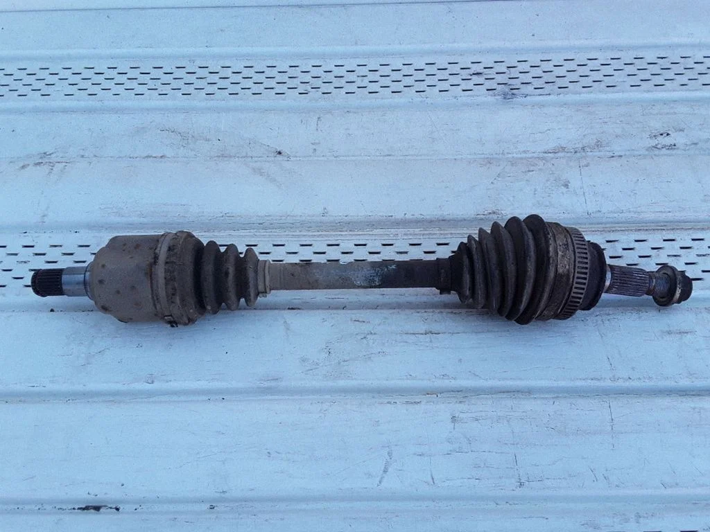 Front driveshaft – left