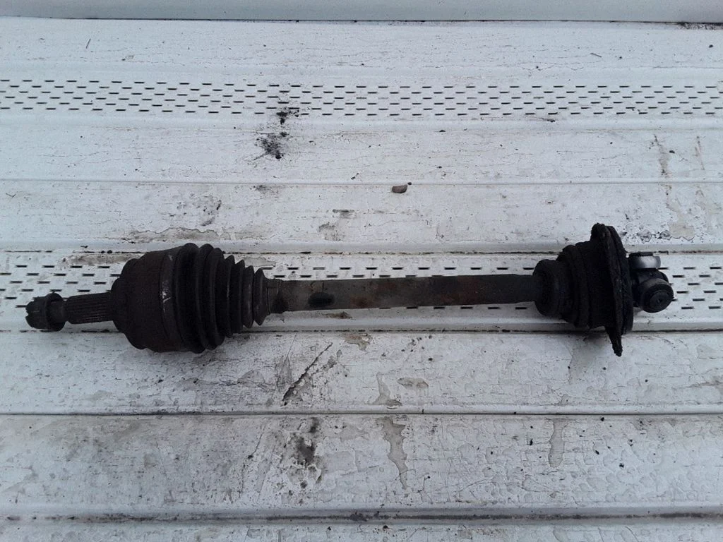 Front driveshaft – left