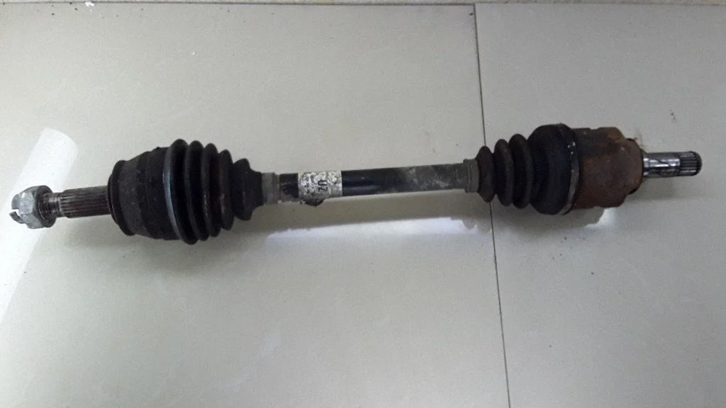 Front driveshaft – left
